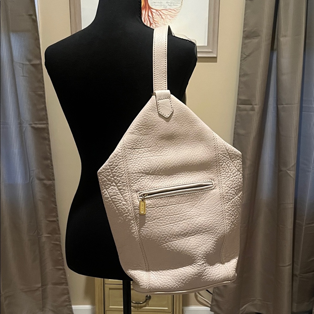 Vintage Coach Sonoma Cream Sling/Shoulder Bag  NWOT! Soft, Pebbled Leather